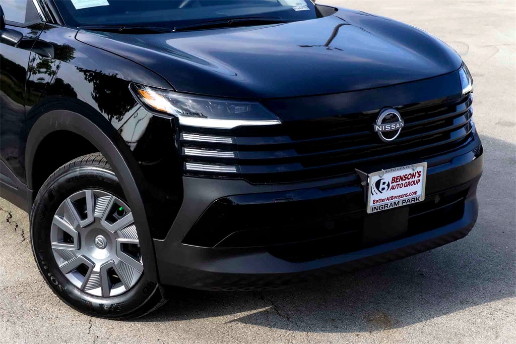 2026 Nissan Kicks S photo 3