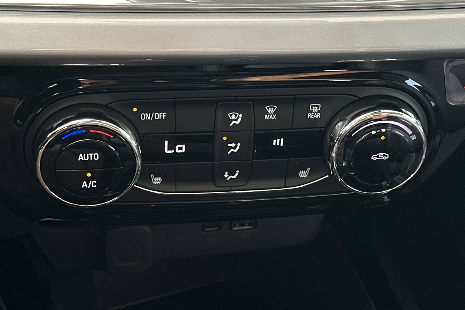 2025 Chevrolet Trax LT photo 20