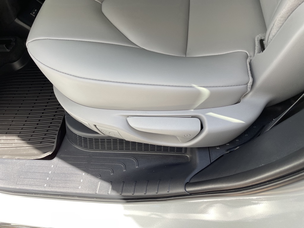 2025 Toyota Highlander Hybrid XLE photo 9