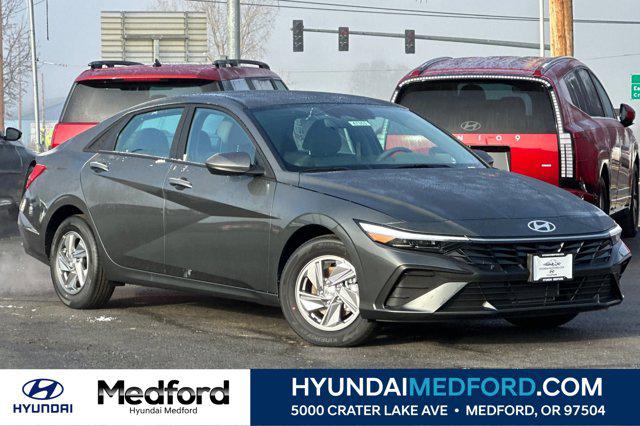 2026 Hyundai Elantra SE's photo