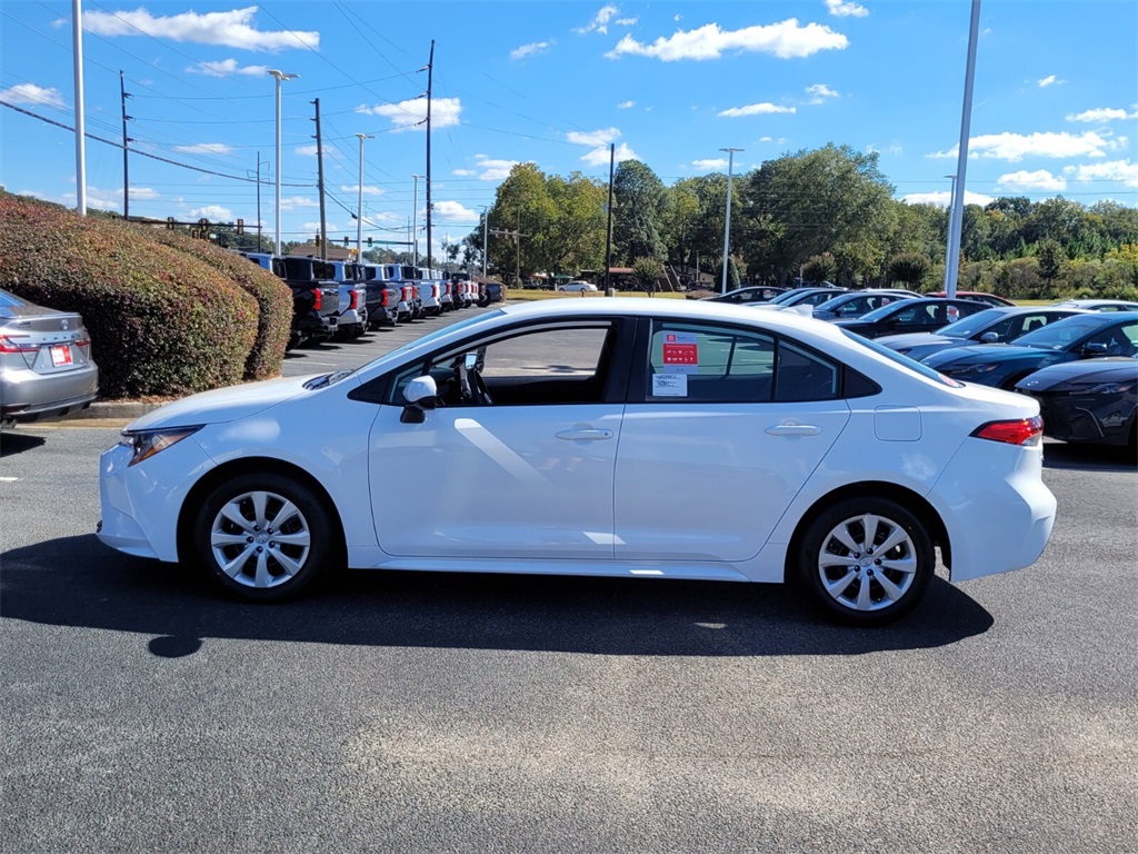 2026 Toyota Corolla LE photo 3