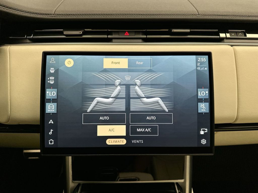 2024 Land Rover Range Rover SE photo 18