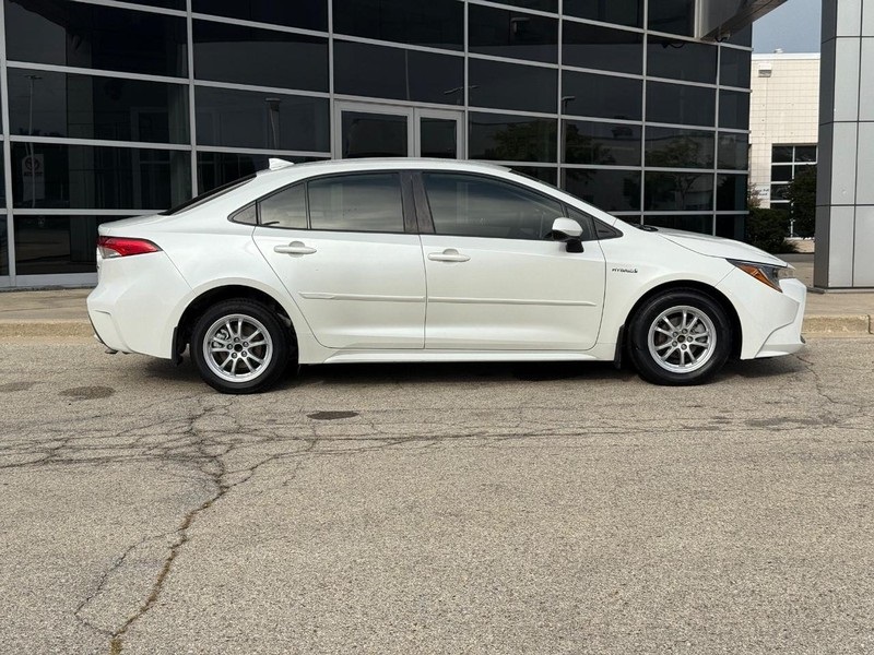 2021 Toyota Corolla Hybrid LE photo 2