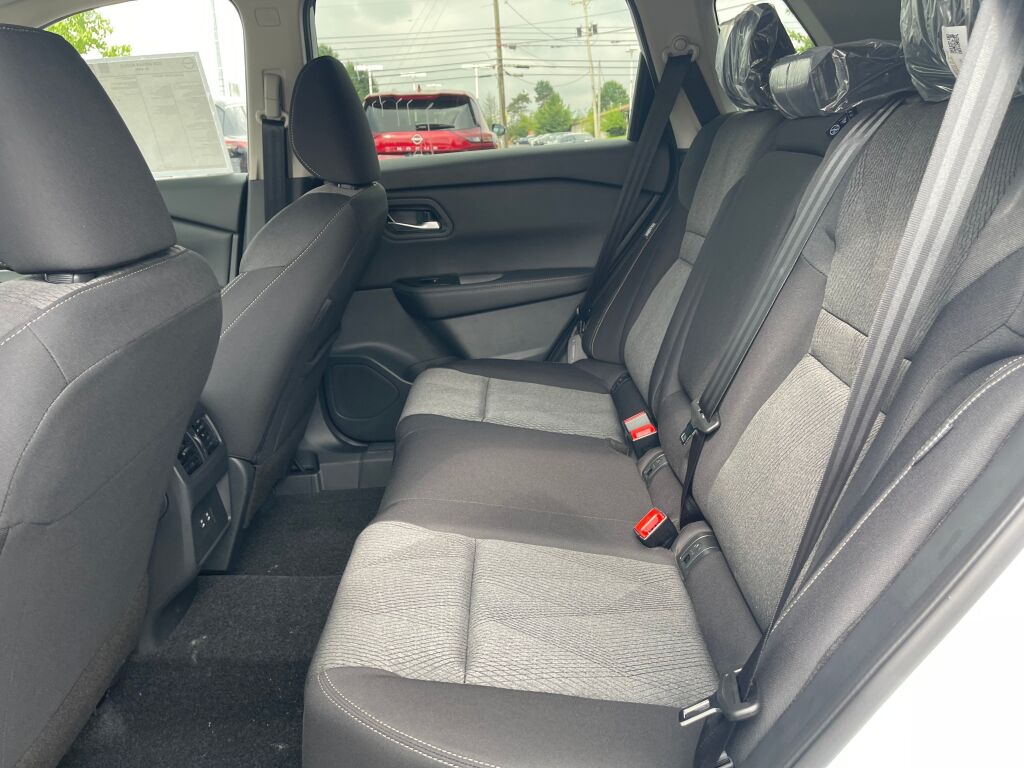 2026 Nissan Rogue SV photo 13