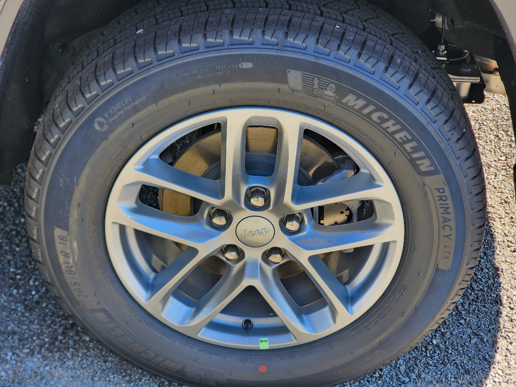 2025 Jeep Grand Cherokee Laredo photo 4