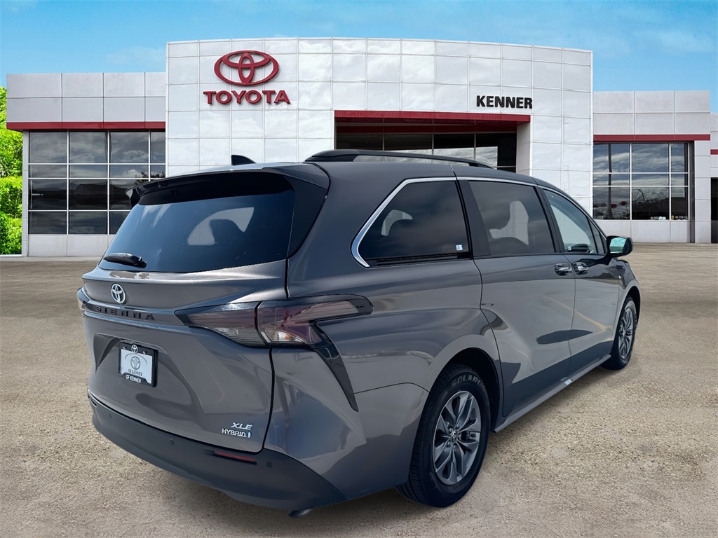 2024 Toyota Sienna XLE photo 6
