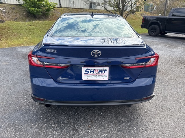 2025 Toyota Camry SE photo 4