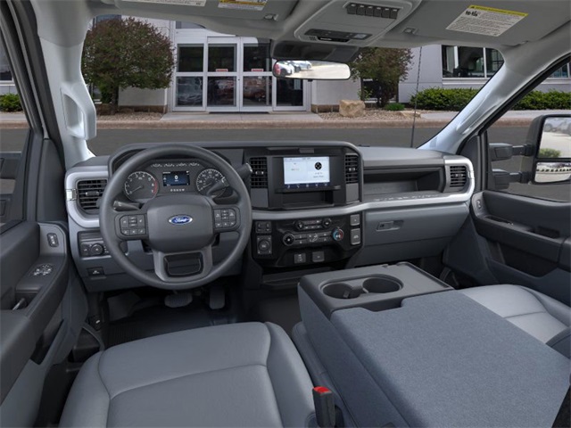 2025 Ford F-350 photo 9
