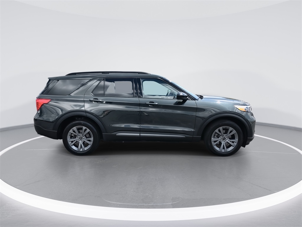 2023 Ford Explorer XLT photo 9
