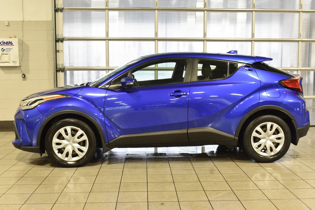 2020 Toyota C-HR LE photo 2