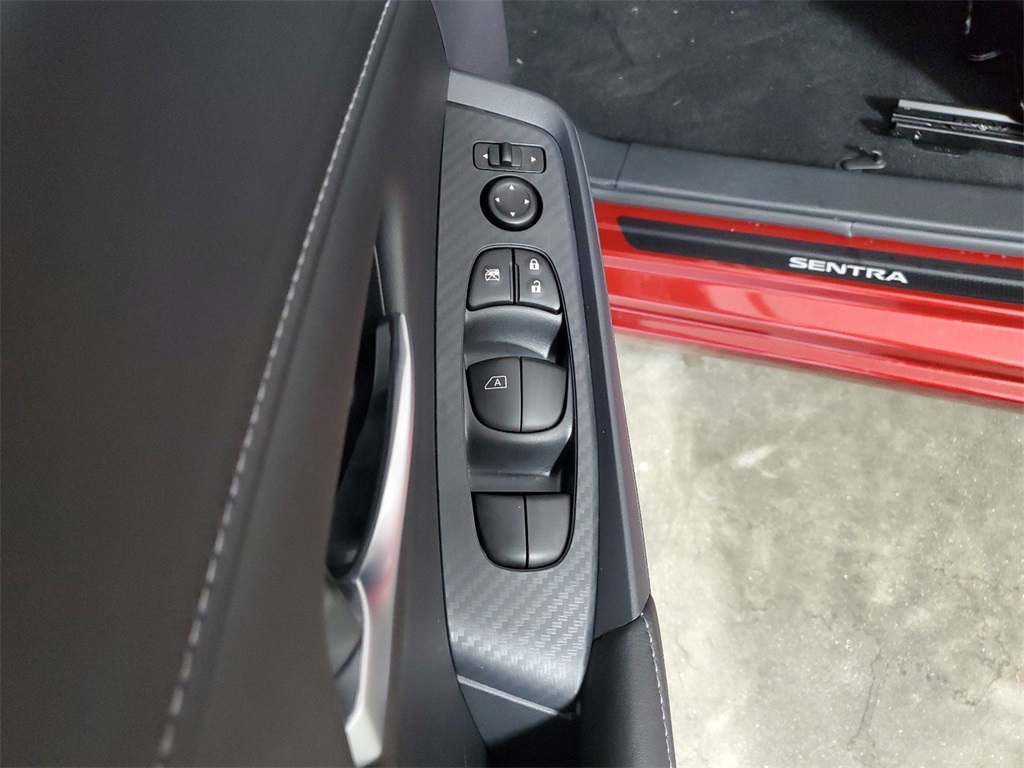 2025 Nissan Sentra SV photo 17