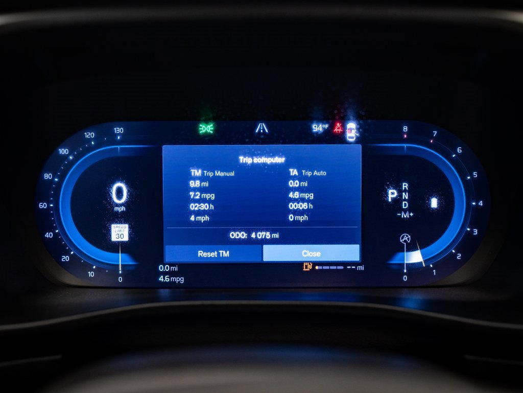 2024 Volvo XC40 Plus photo 25
