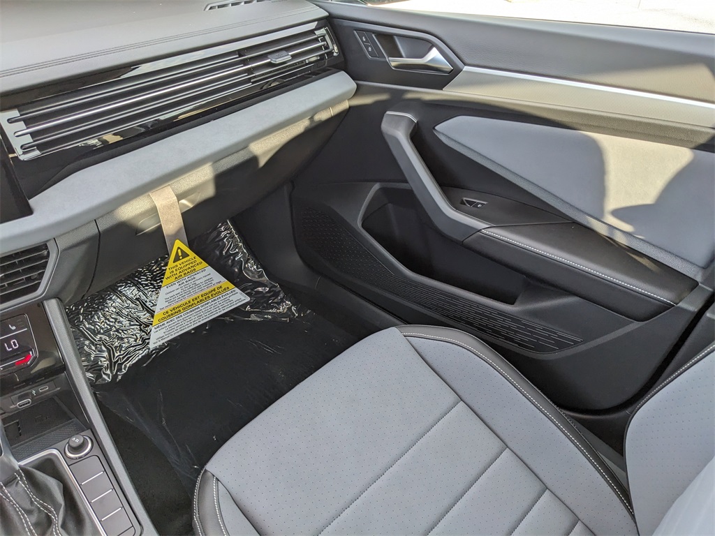 2025 Volkswagen Jetta 1.5T SE photo 15