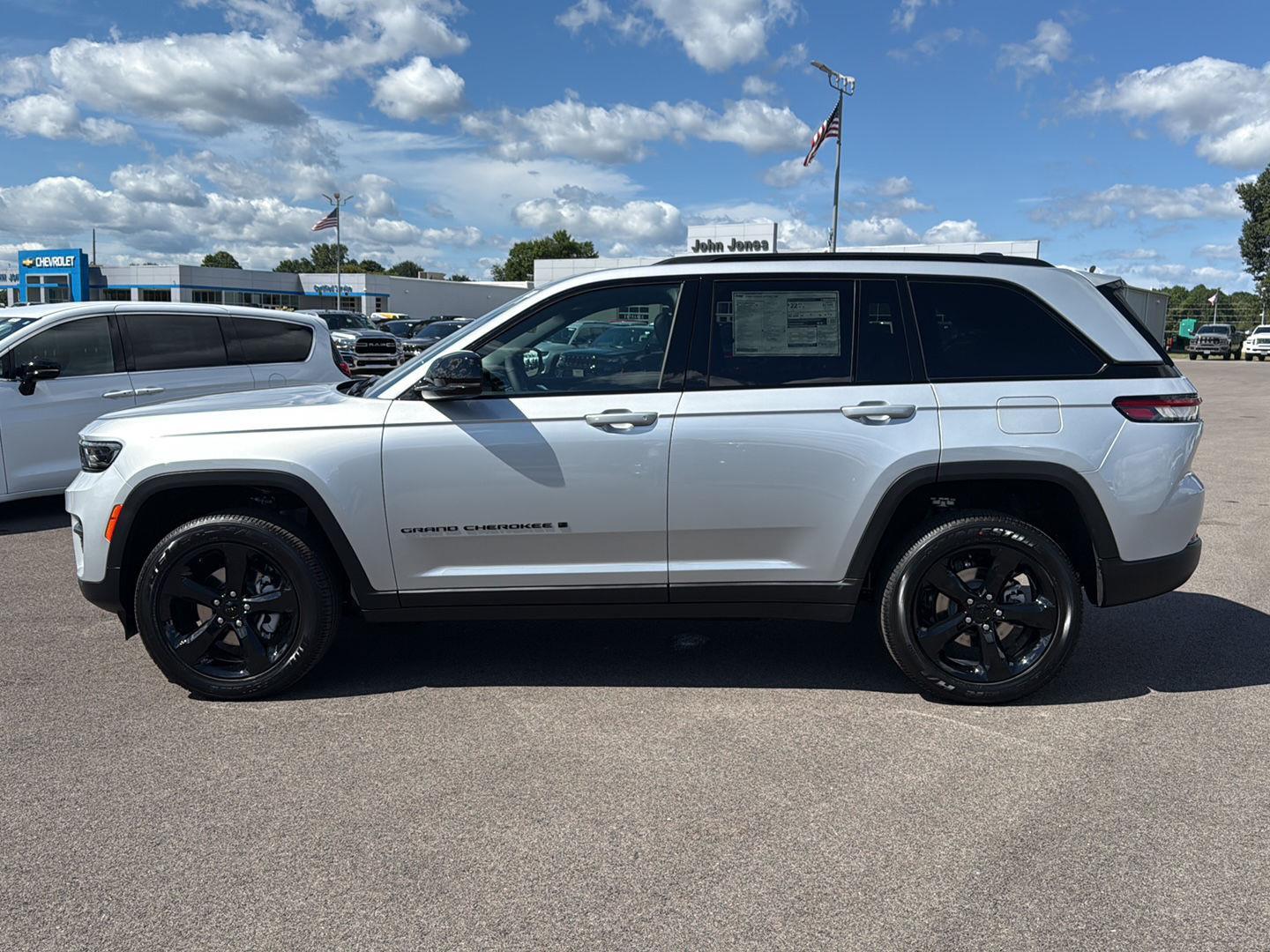 2025 Jeep Grand Cherokee Altitude X photo 2