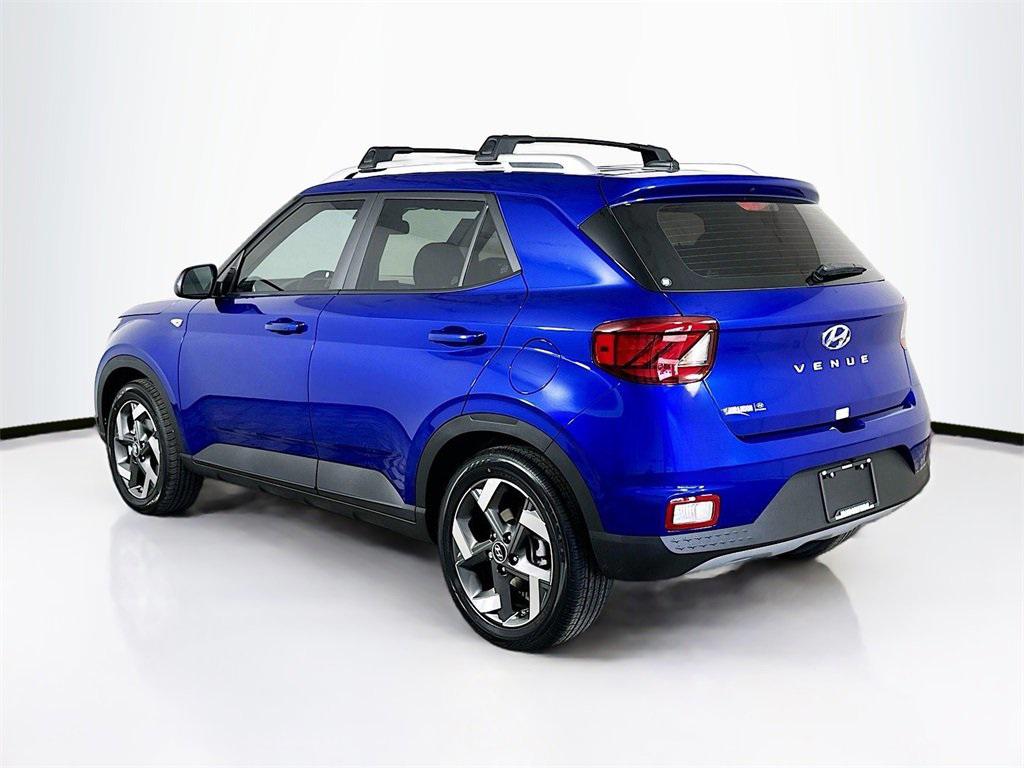 2025 Hyundai Venue Limited photo 2