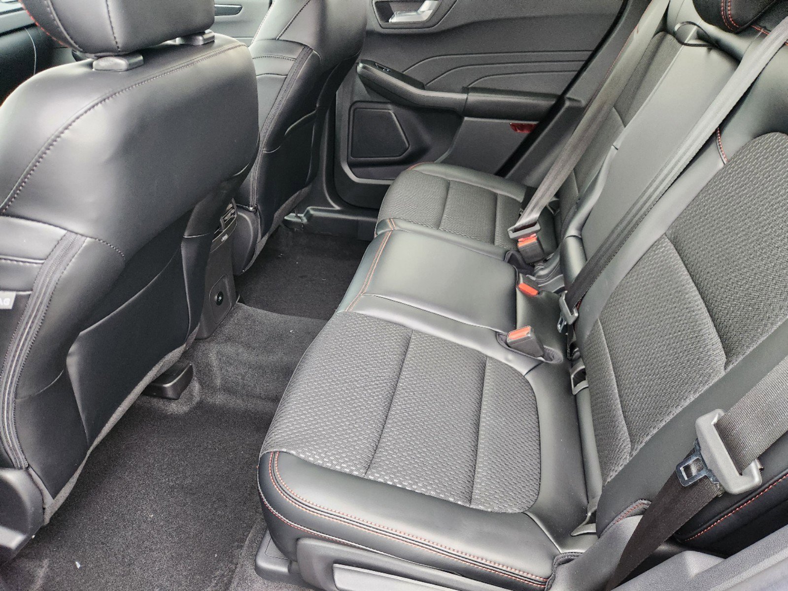 New 2024 Agate Black Metallic Ford ST-Line image 21