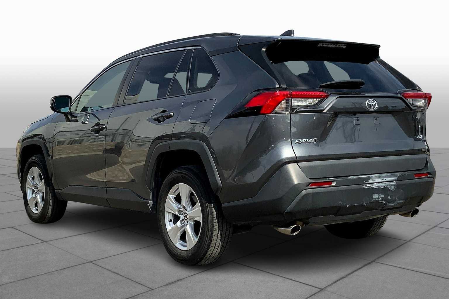 2021 Toyota RAV4 XLE photo 10