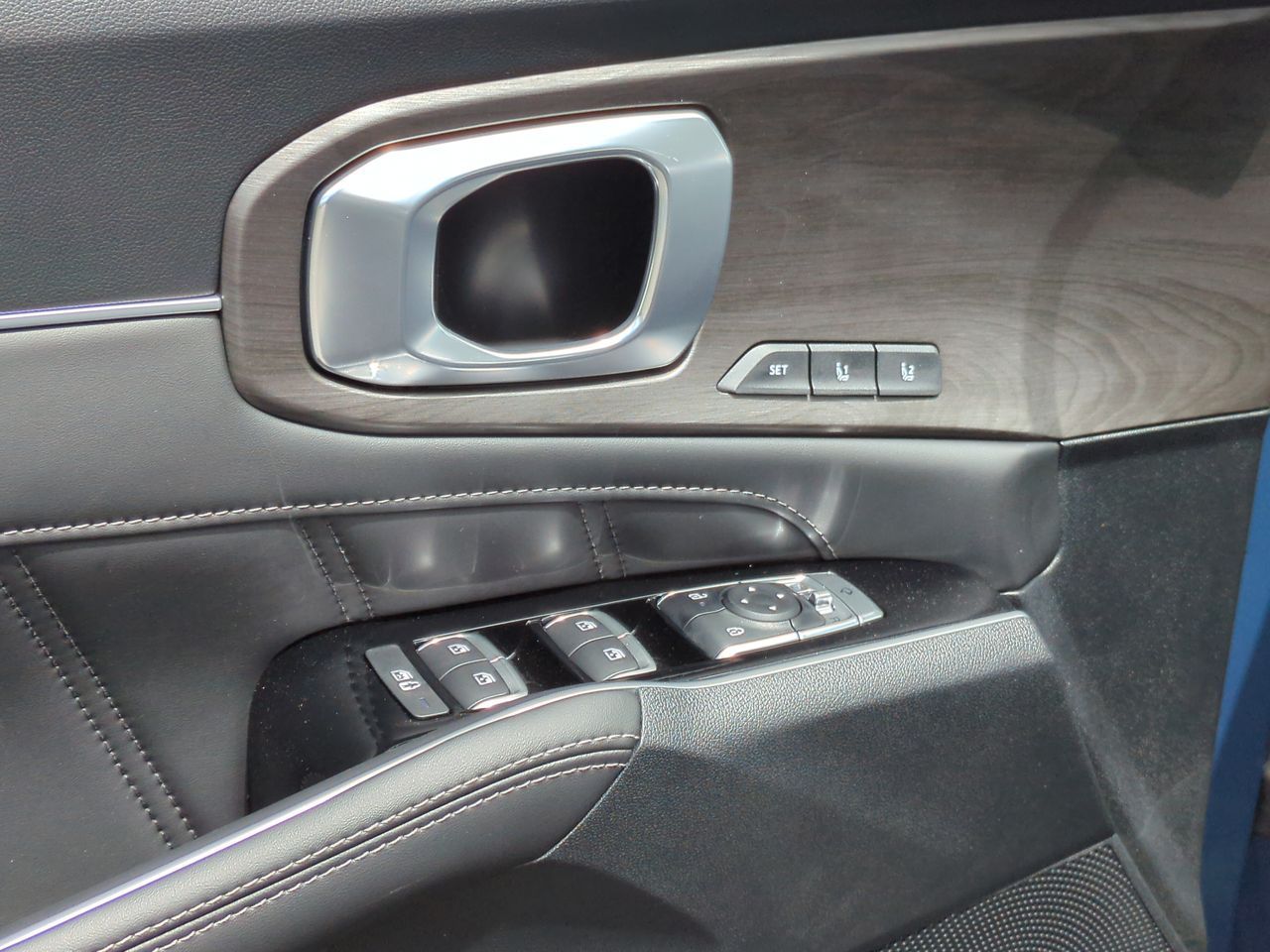 2025 Kia Sorento X-Line SX Prestige photo 18