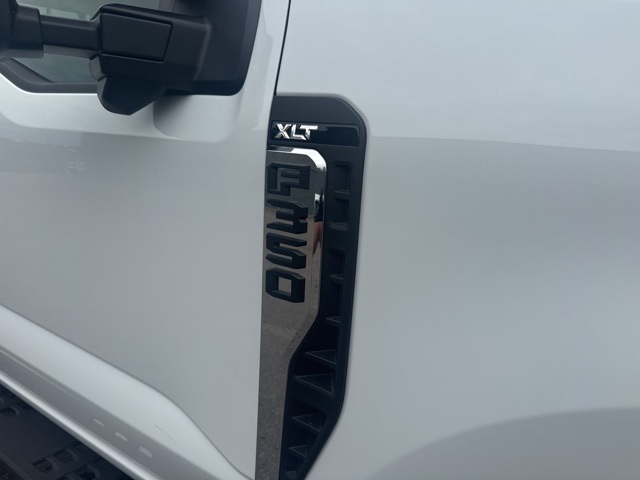 2025 Ford F-350 XLT photo 5