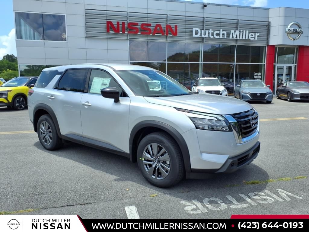 2025 Nissan Pathfinder S's photo