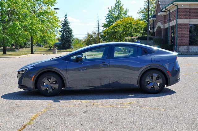 2024 Toyota Prius LE photo 6