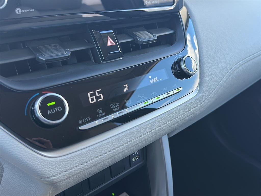 2022 Toyota Corolla Cross LE photo 17
