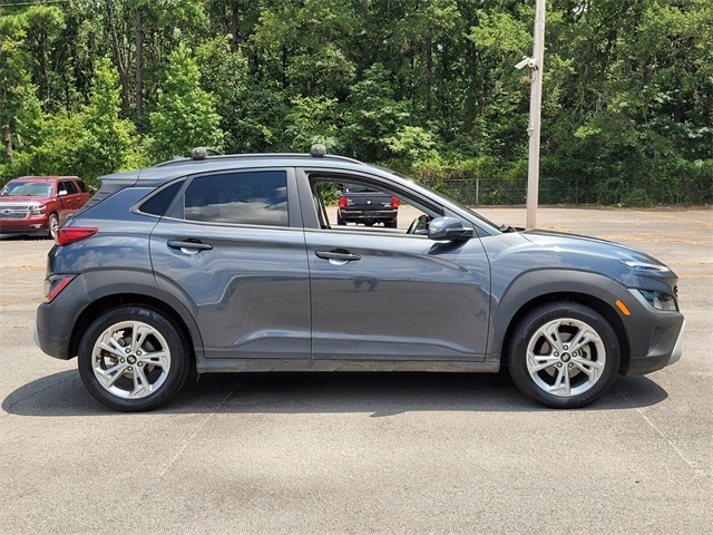 2022 Hyundai Kona SEL photo 2