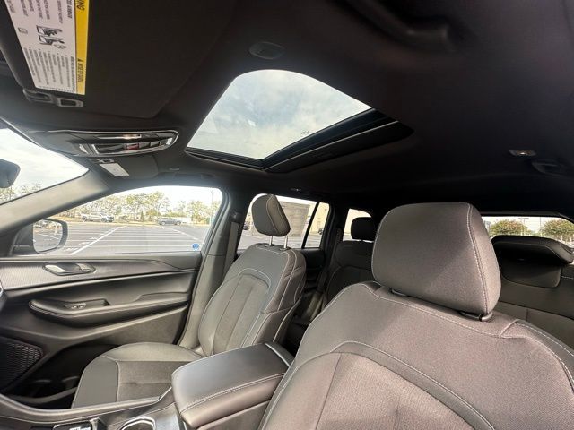 2025 Jeep Grand Cherokee Laredo X photo 24