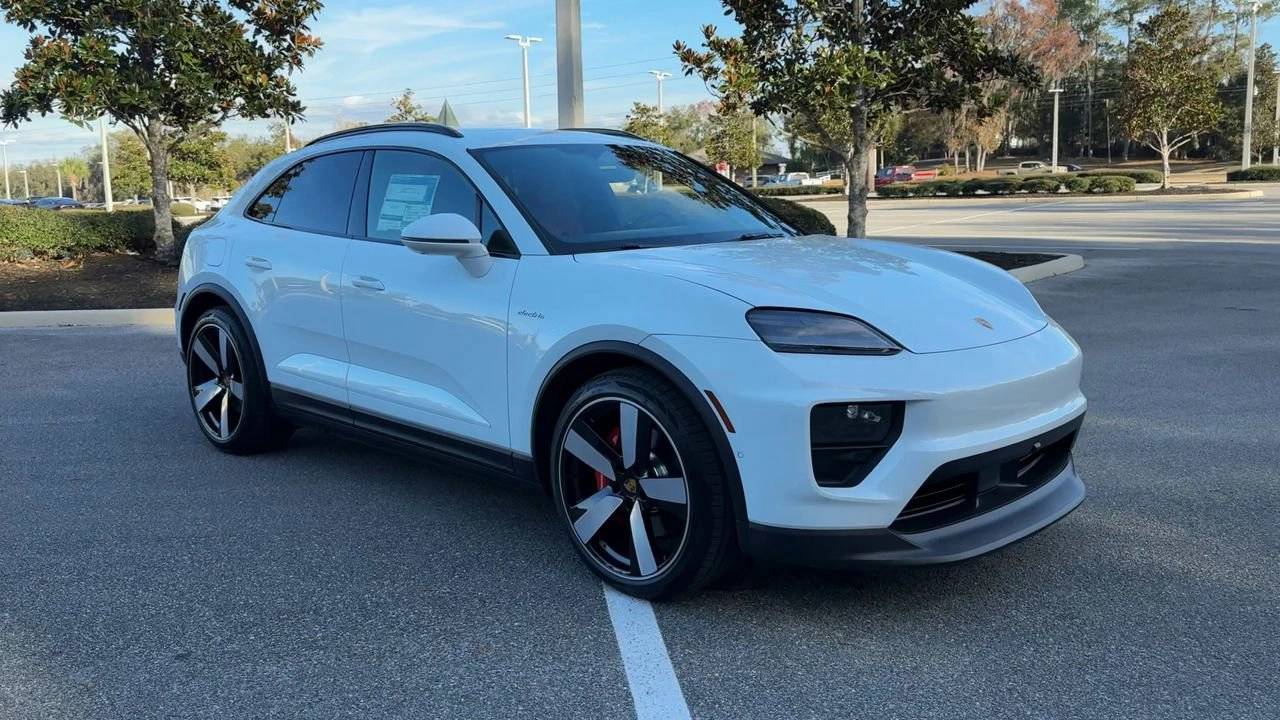 2025 Porsche Macan Electric photo 2
