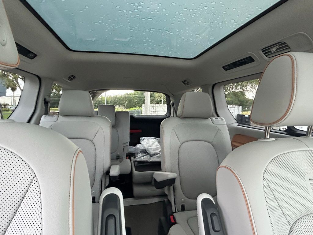 2025 Volkswagen ID. Buzz Pro Plus photo 35