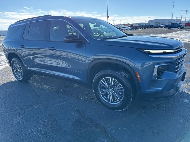2025 Chevrolet Traverse photo 3