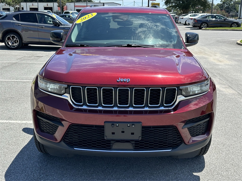 2023 Jeep Grand Cherokee Laredo photo 2