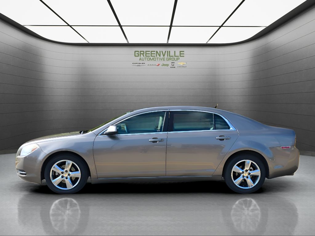 2010 Chevrolet Malibu 2LT photo 2