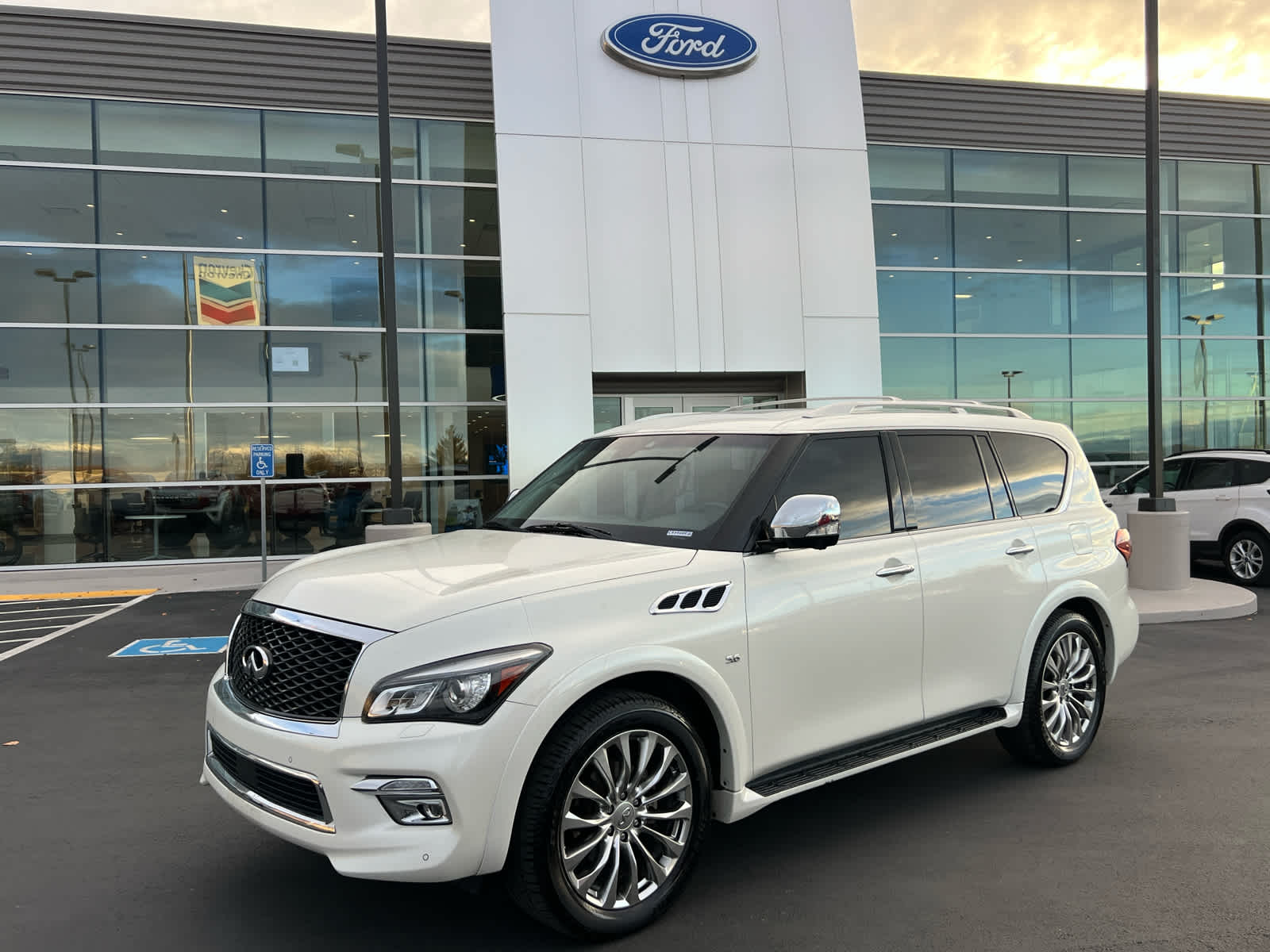 2017 INFINITI QX80 Base