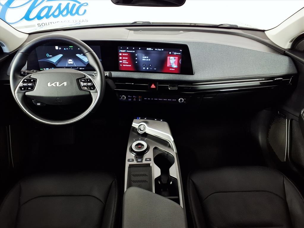2022 Kia EV6 Wind photo 13
