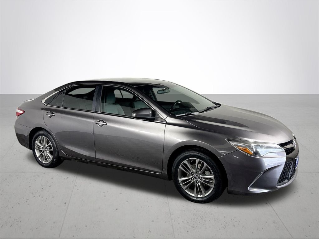 2017 Toyota Camry SE photo 4
