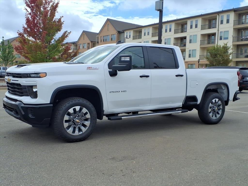 2026 Chevrolet Silverado 2500HD Custom photo 3