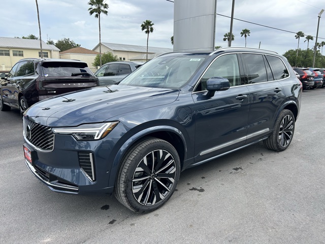 2025 Volvo XC90 T8 AWD photo 3