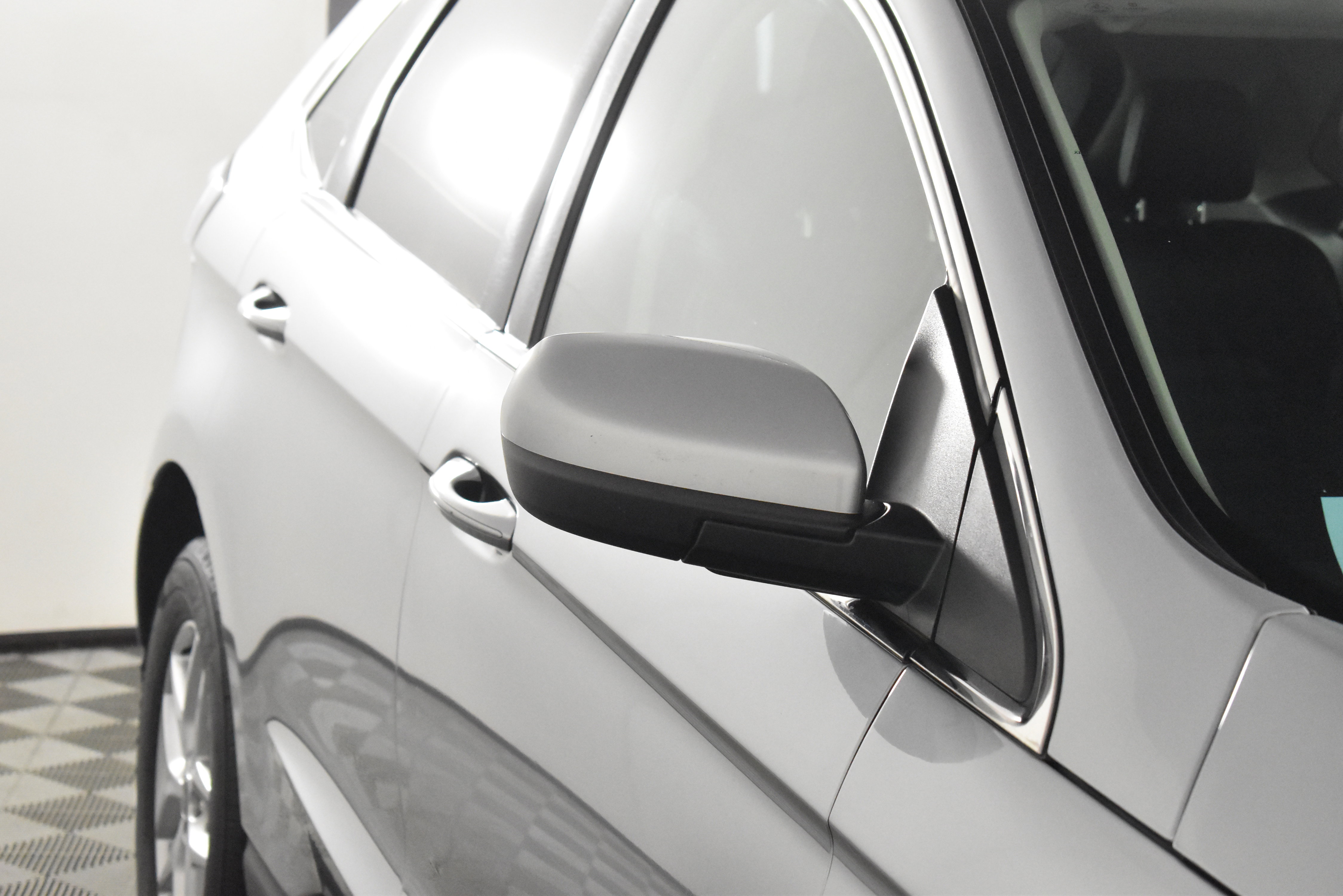 2024 Ford Edge SEL photo 2