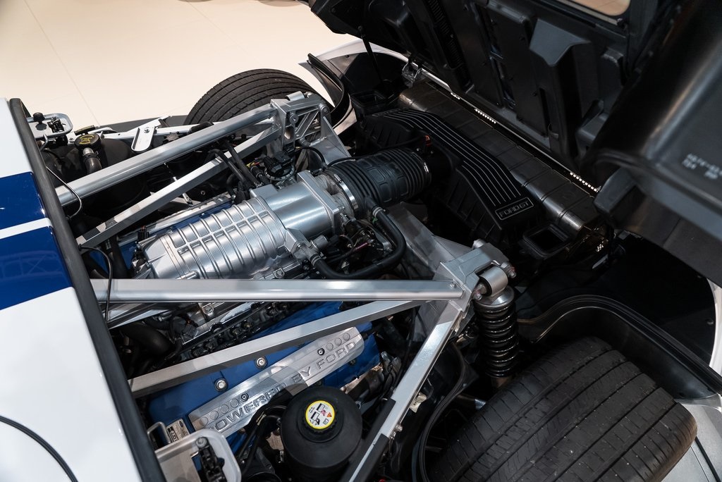 2005 Ford GT Base photo 11