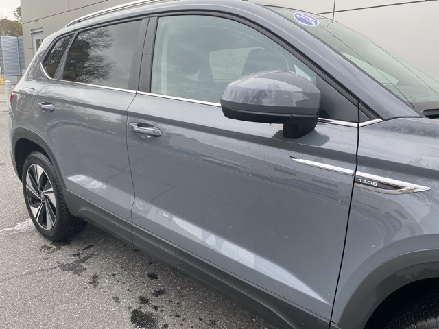2024 Volkswagen Taos SE photo 3