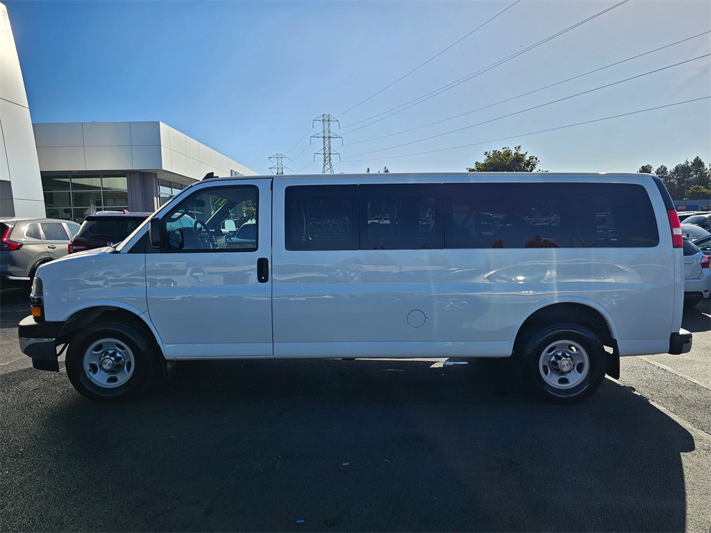 2017 Chevrolet Express 3500 LT photo 3
