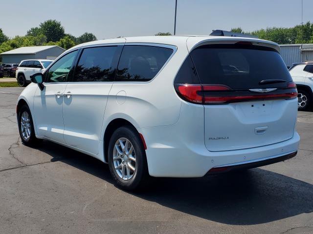 2025 Chrysler Pacifica photo 4