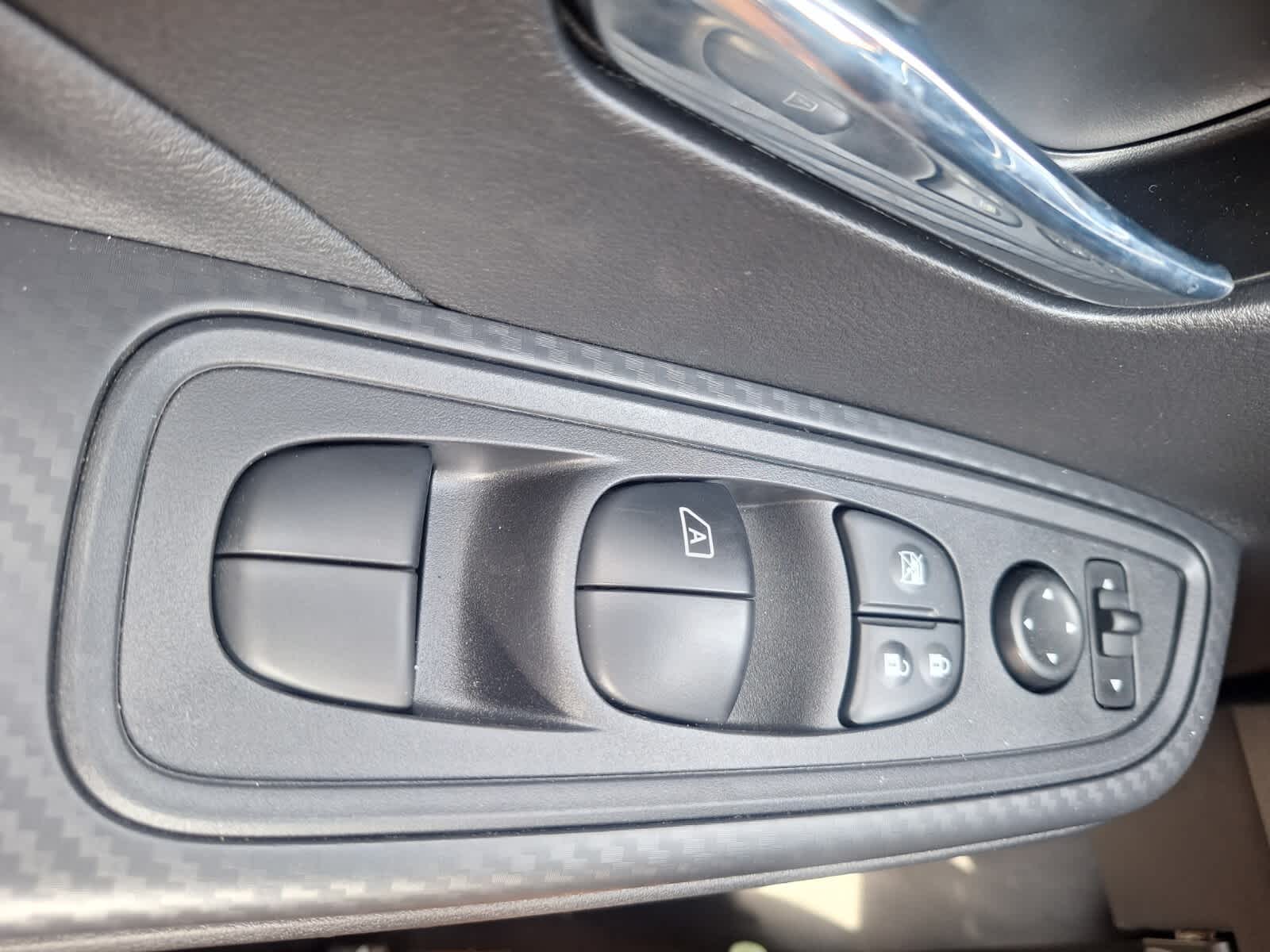 2025 Nissan Versa SV photo 17