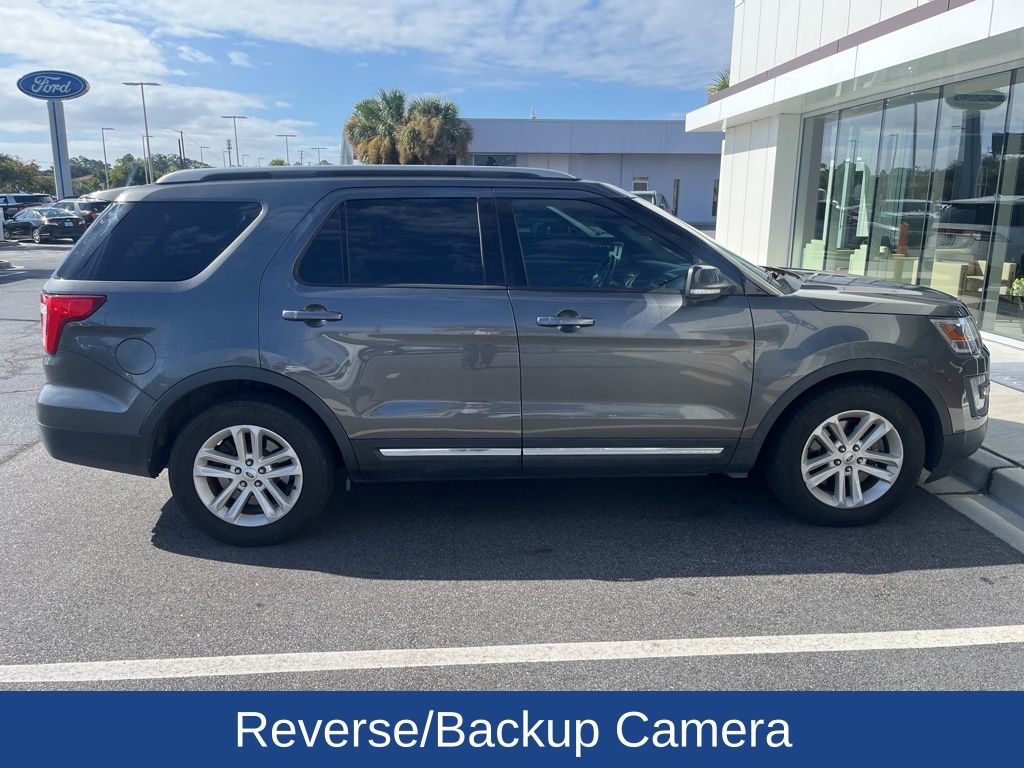 2017 Ford Explorer XLT photo 3