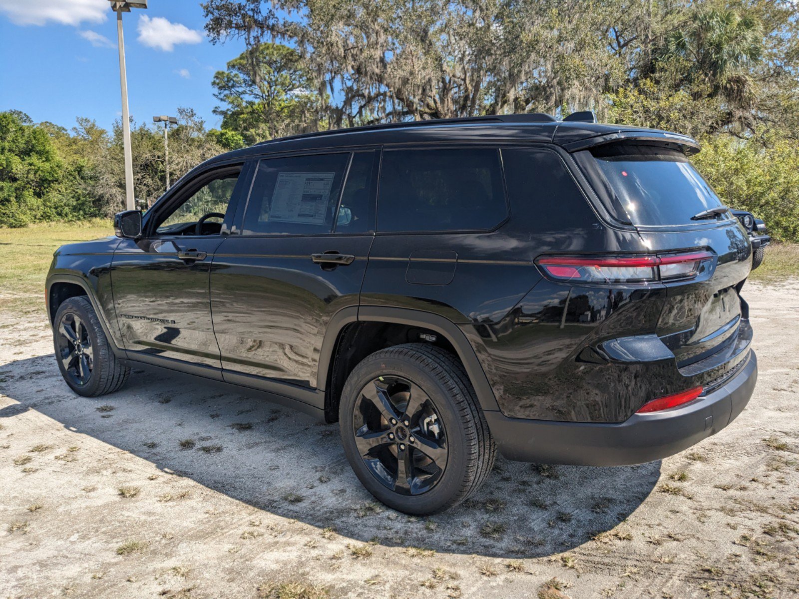 2025 Jeep Grand Cherokee Limited photo 4