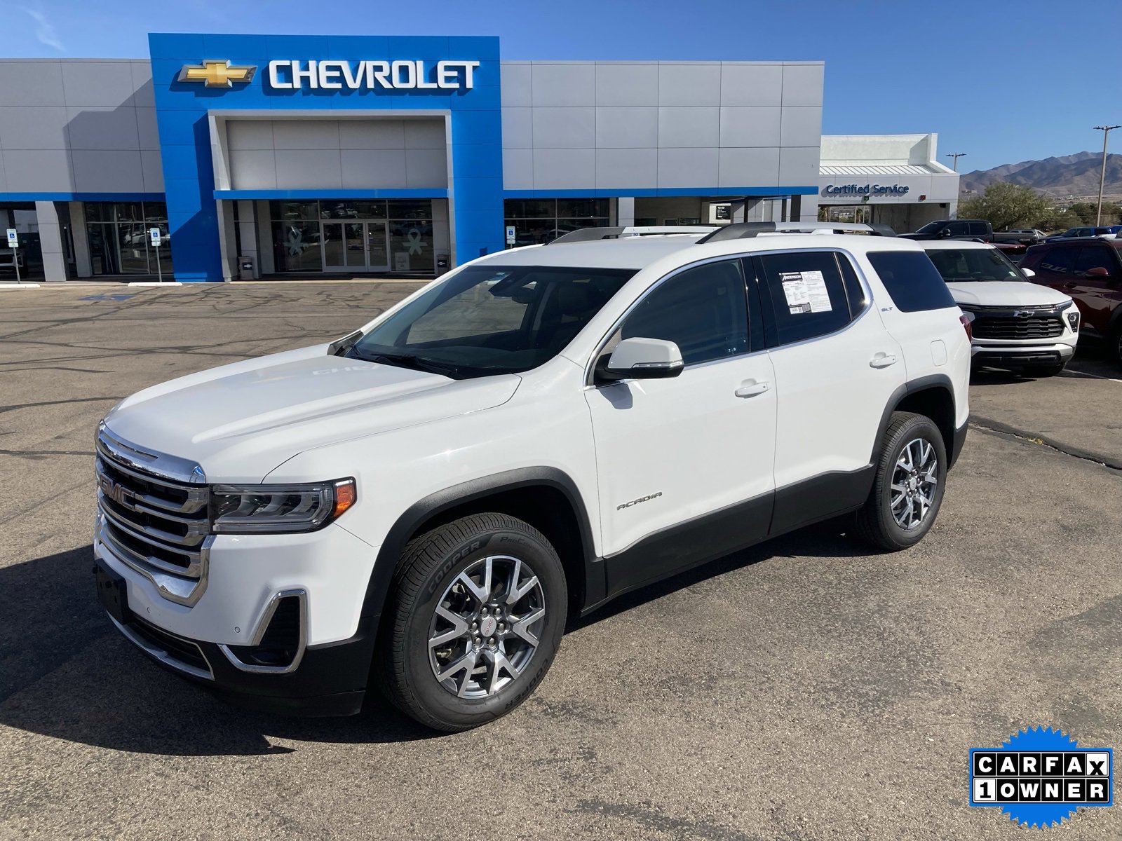 2023 GMC Acadia SLT's photo