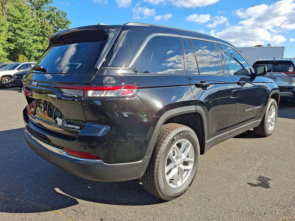2025 Jeep Grand Cherokee Laredo X photo 3