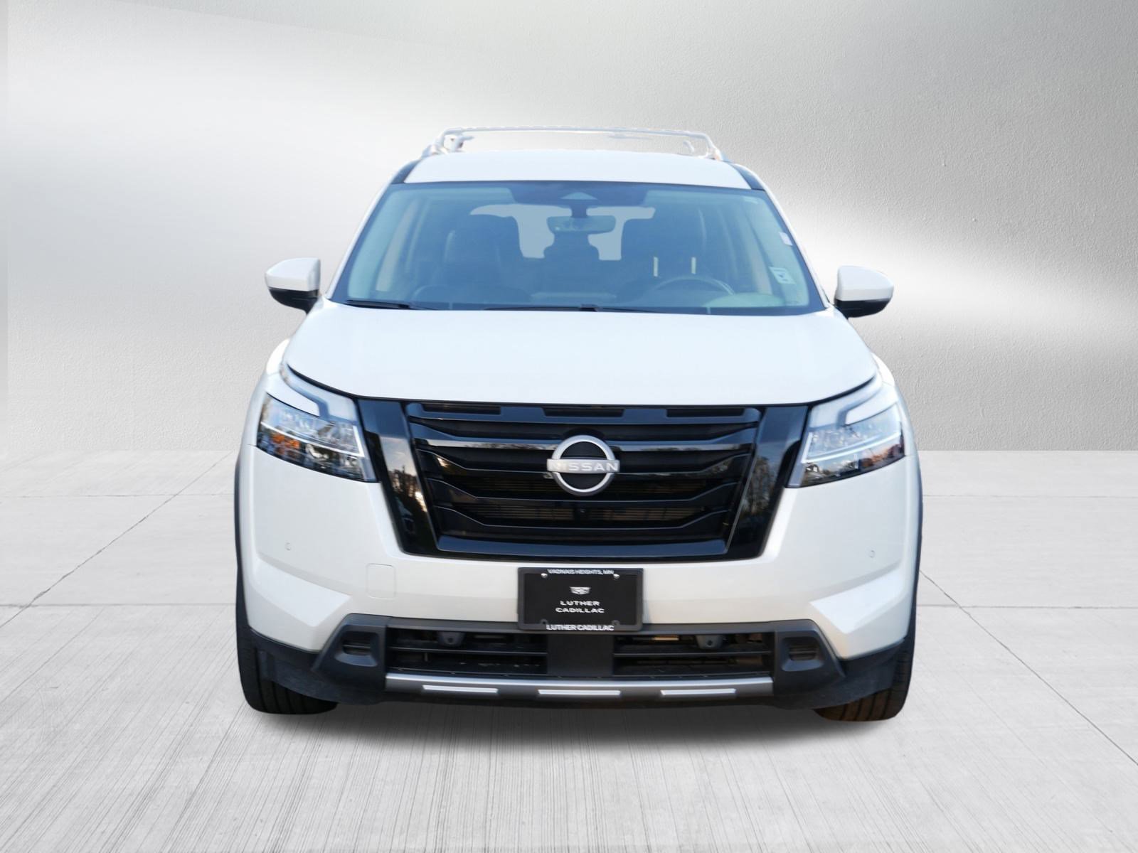 2024 Nissan Pathfinder SL photo 2