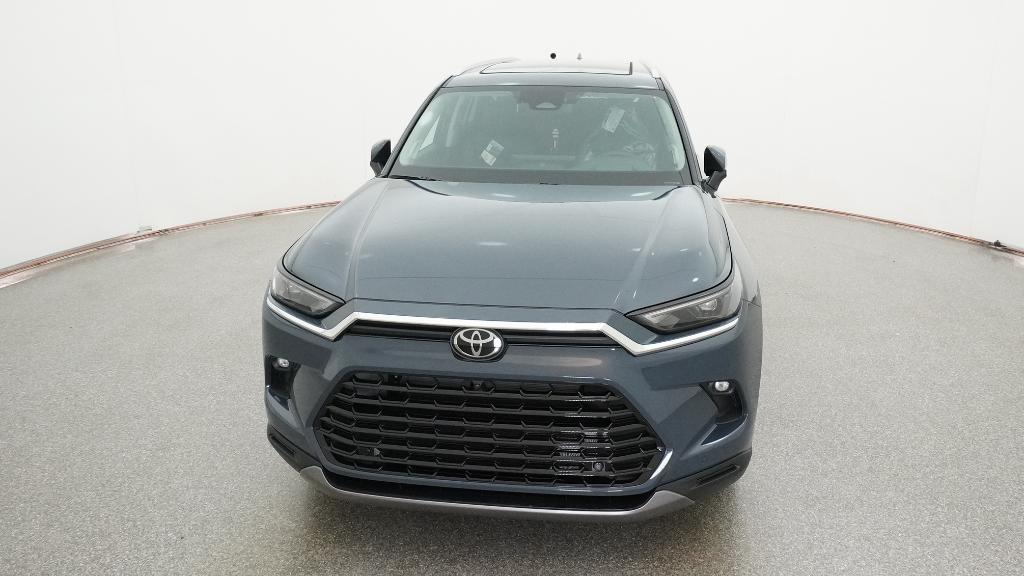 2026 Toyota Grand Highlander Platinum AWD photo 2